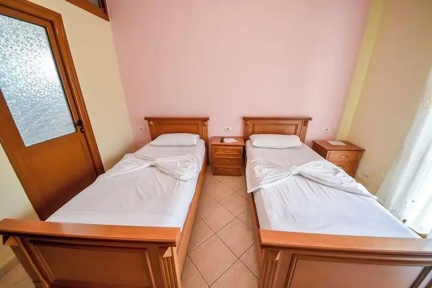 Economy Tek Büyük veya İki Ayrı Yataklı Oda