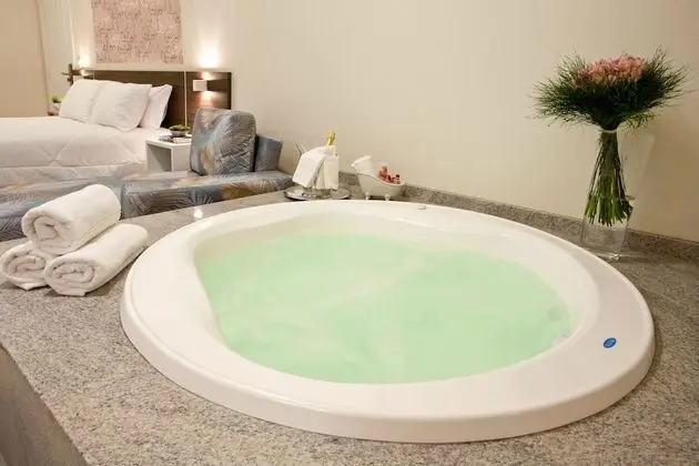 Süit, Sıcak Su Küveti (Master)