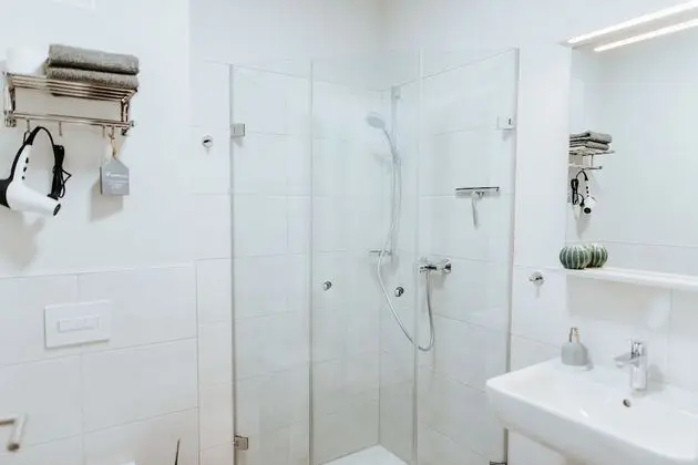 Tek Büyük Yataklı Oda, Özel Banyo, Bahçe Manzaralı