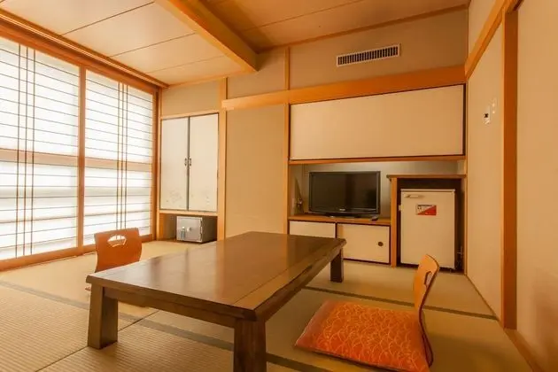 Traditional Oda (Japanese Style, with Shared Bathroom)