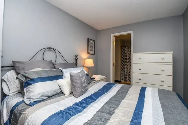 Ev, Birden Çok Yatak, Sıcak Su Havuzu