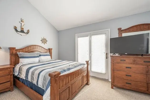 Ev, Birden Çok Yatak, Sıcak Su Havuzu