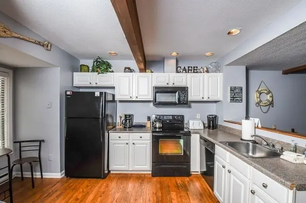 Ev, Birden Çok Yatak, Sıcak Su Havuzu