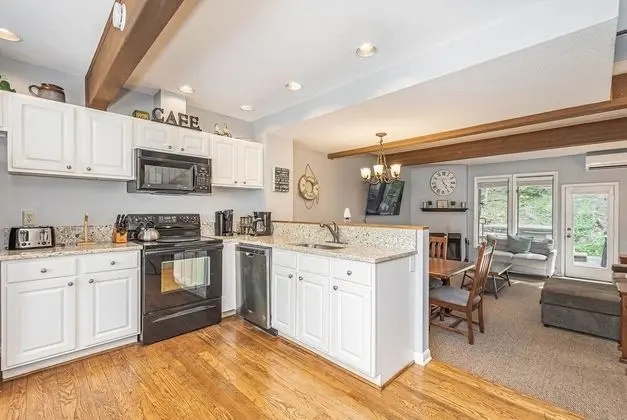 Ev, Birden Çok Yatak, Sıcak Su Havuzu