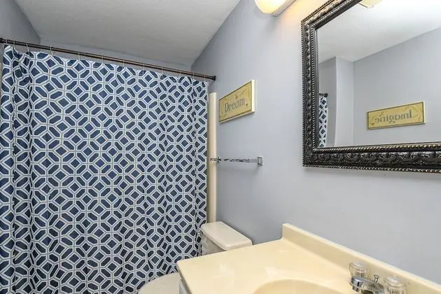 Ev, Birden Çok Yatak, Sıcak Su Havuzu