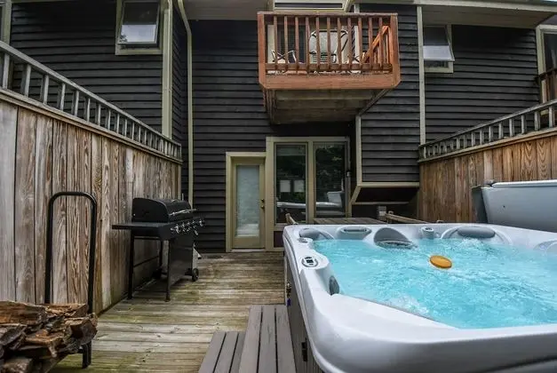 Ev, Birden Çok Yatak, Sıcak Su Havuzu