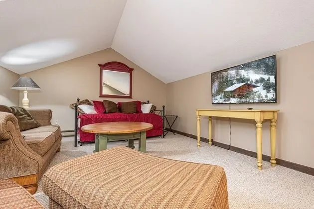 Sıra Ev, Şömine, Dağ Manzaralı