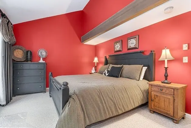 Sıra Ev, Şömine, Dağ Manzaralı