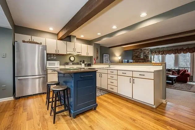 Sıra Ev, Şömine, Dağ Manzaralı