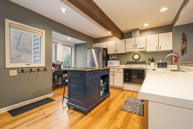 Sıra Ev, Şömine, Dağ Manzaralı