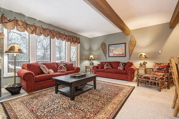 Sıra Ev, Şömine, Dağ Manzaralı