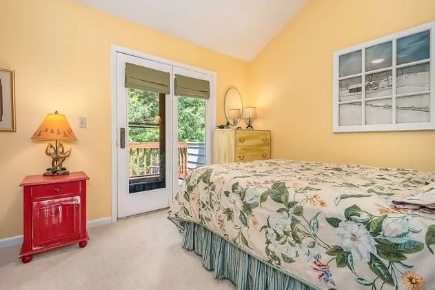 Ev, Birden Çok Yatak, Sıcak Su Havuzu