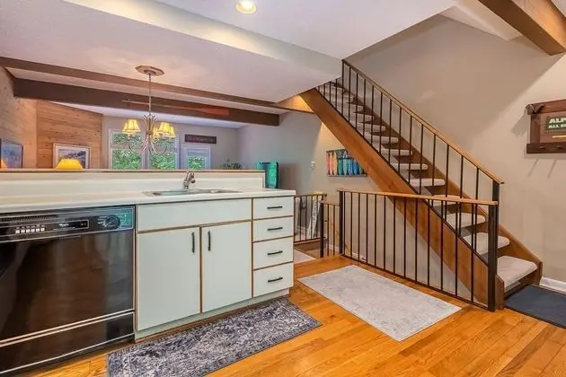 Ev, Birden Çok Yatak, Sıcak Su Havuzu