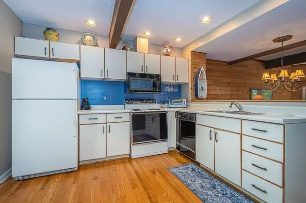 Ev, Birden Çok Yatak, Sıcak Su Havuzu