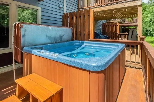 Ev, Birden Çok Yatak, Sıcak Su Havuzu