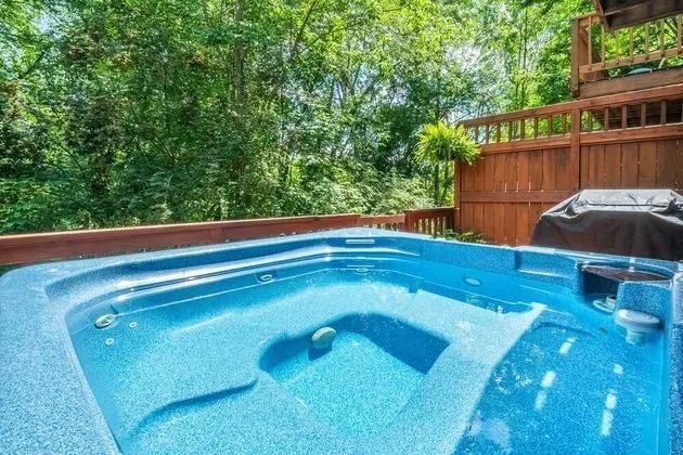 Ev, Birden Çok Yatak, Sıcak Su Havuzu