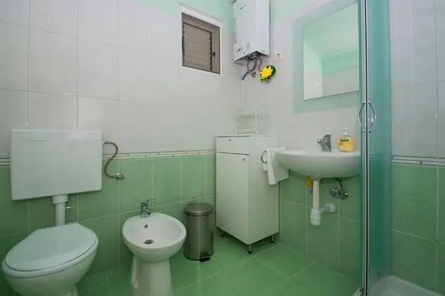 Ev (One Bedroom Holiday Home)