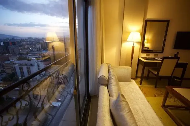 Junior Süit, Şehir Manzaralı