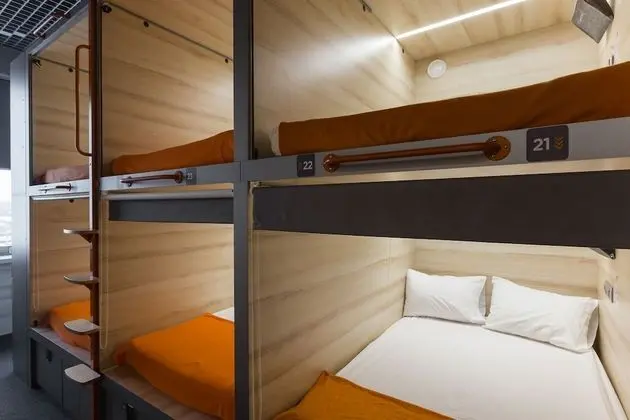 Upper Double Capsule 12-hour accommodation