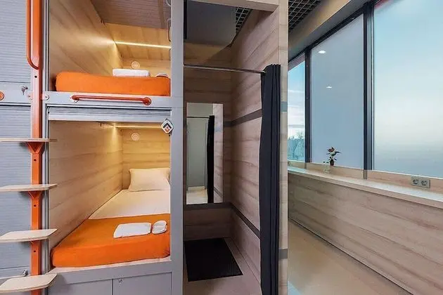Upper Single Capsule 24-hour accommodation