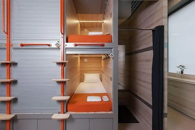 Upper Single Capsule 24-hour accommodation