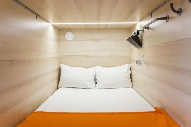 Upper Single Capsule 24-hour accommodation