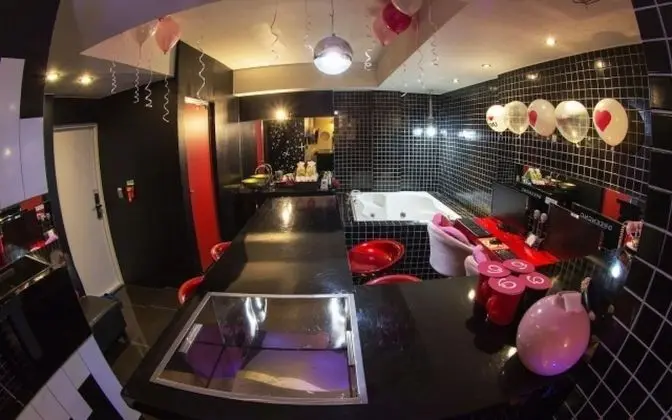 Oda (Party Room 1 (Twin Bed + Couple PC + )