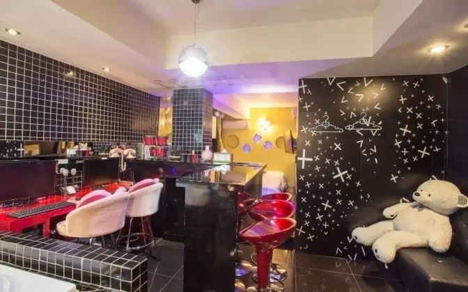 Oda (Party Room 1 (Twin Bed + Couple PC + )