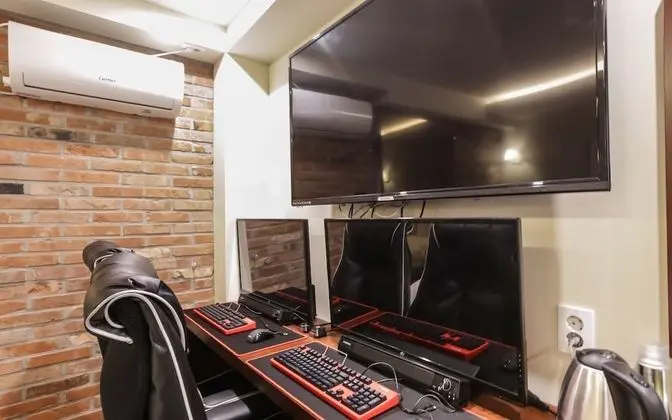 Oda (Couple PC Game Room (PUBG 2PC Headset)