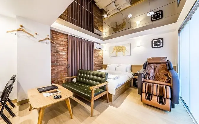 Oda (Special room (massage room Netflix av)