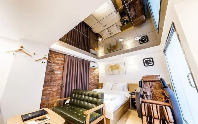 Oda (Special room (massage room Netflix av)