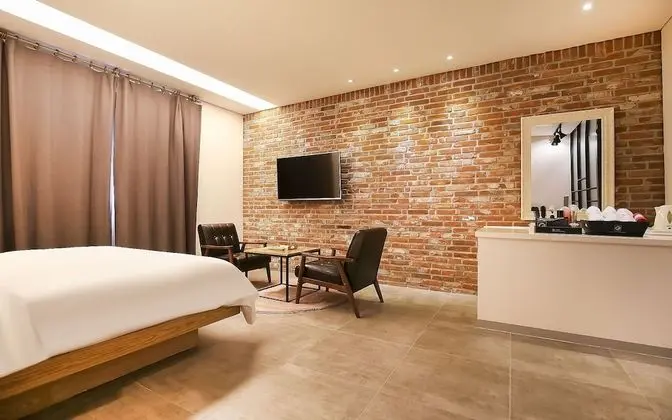 Oda (Vintage A (available on Netflix))