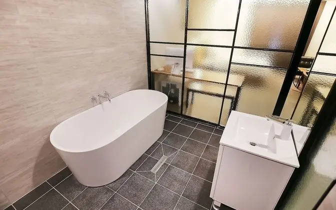 Oda (Vintage A (available on Netflix))