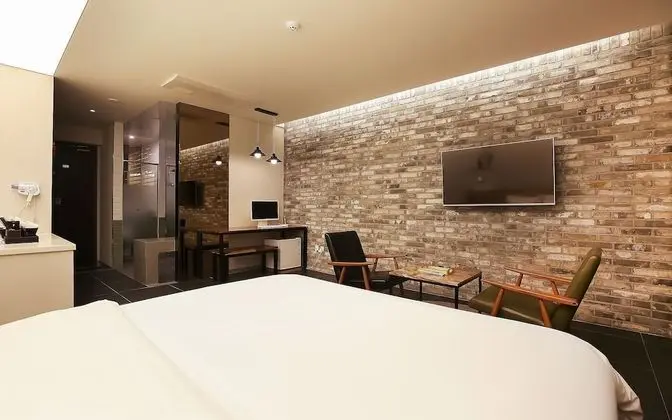 Oda (Vintage B (available on Netflix))