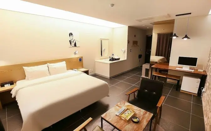 Oda (Vintage B (available on Netflix))