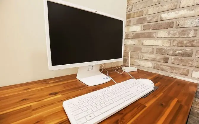 Oda (Vintage B (available on Netflix))