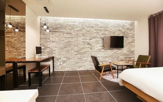 Oda (Vintage B (available on Netflix))