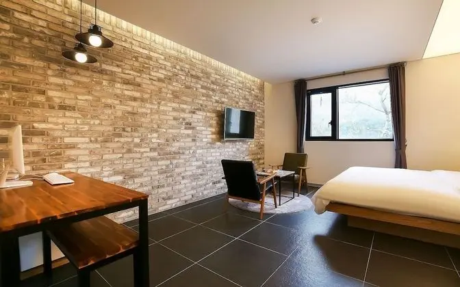 Oda (Vintage B (available on Netflix))