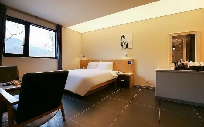 Oda (Vintage B (available on Netflix))