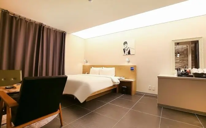 Oda (Vintage B (available on Netflix))