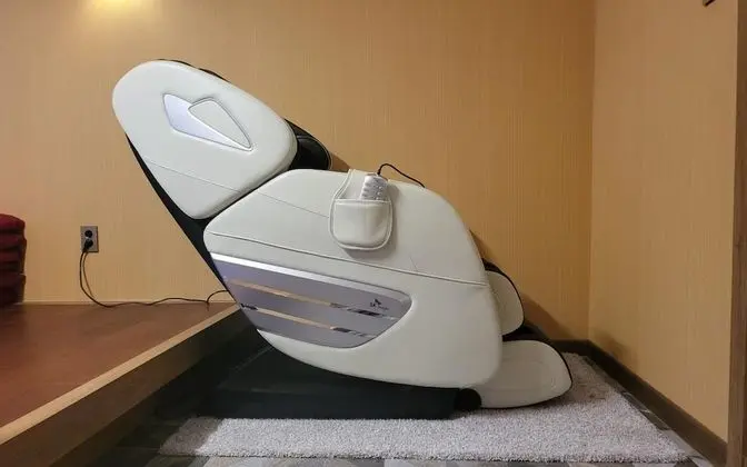 Oda (VIP bench (installing couple gaming p)