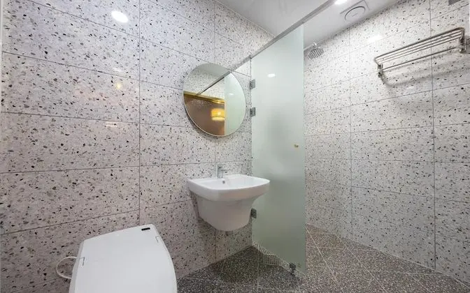 Oda (VIP bench (installing couple gaming p)