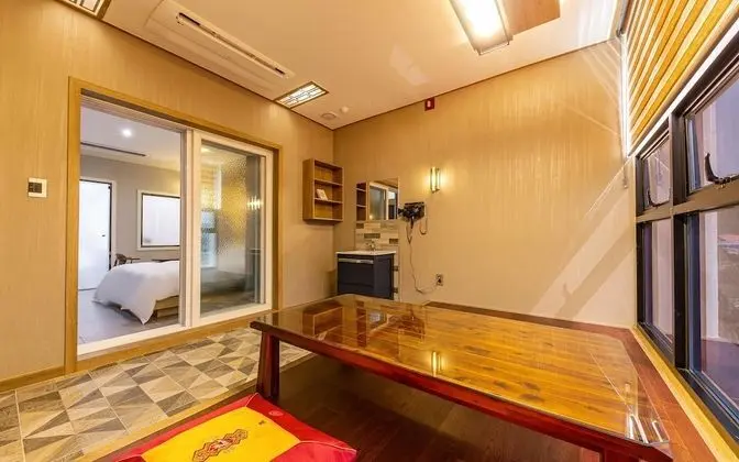 Oda (VIP bench (installing couple gaming p)