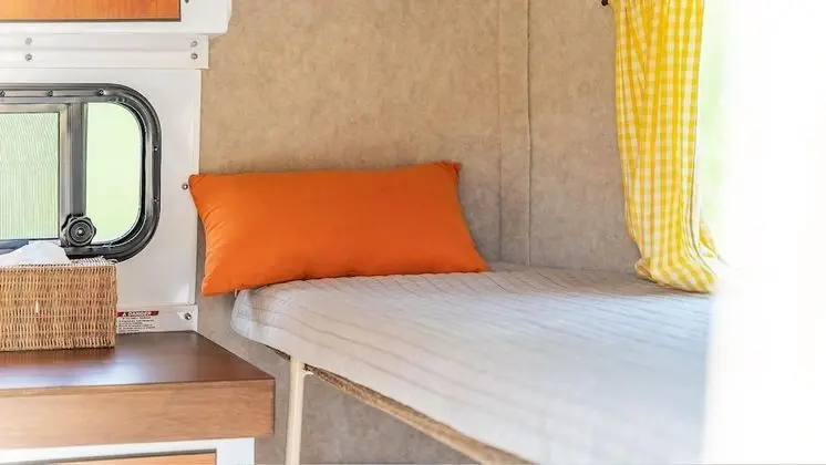 Basic Oda, 1 Yatak Odası (Caravan (Coral orange))