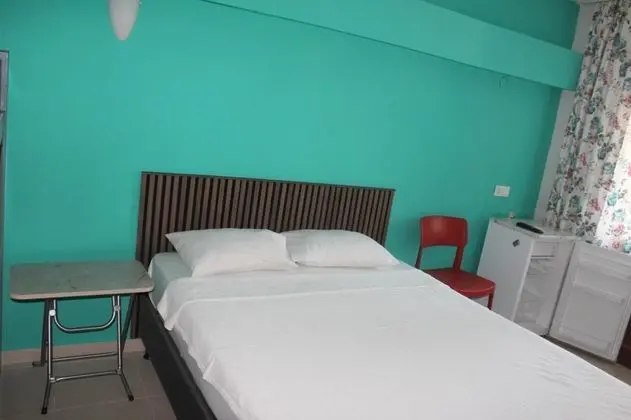 Dört Kişilik Oda, Sokak Manzaralı