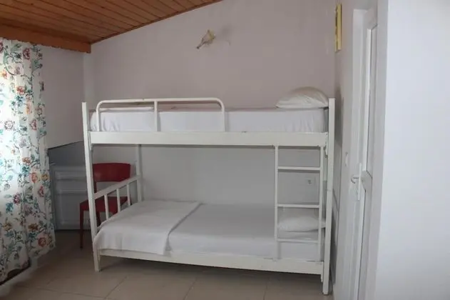 Dört Kişilik Oda, Sokak Manzaralı