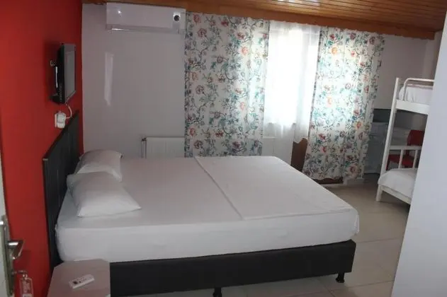 Dört Kişilik Oda, Sokak Manzaralı