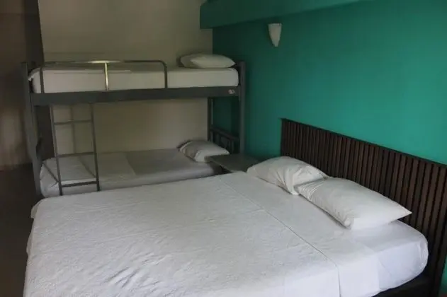 Dört Kişilik Oda, Sokak Manzaralı
