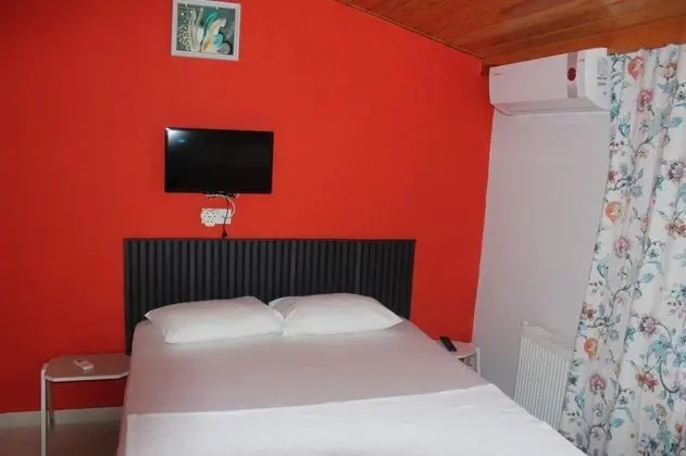 Dört Kişilik Oda, Sokak Manzaralı