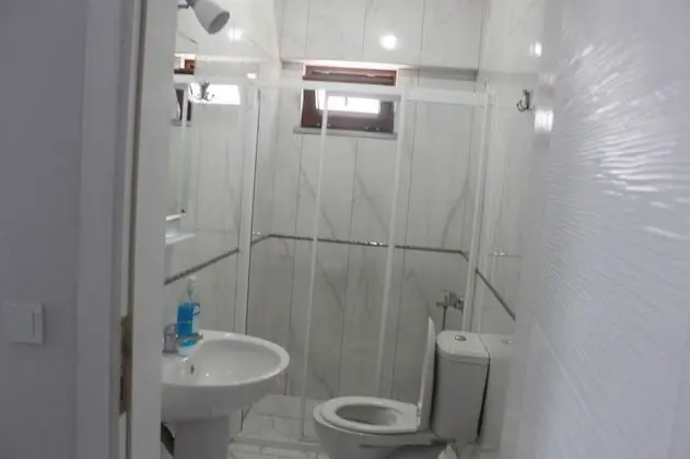 Dört Kişilik Oda, Sokak Manzaralı